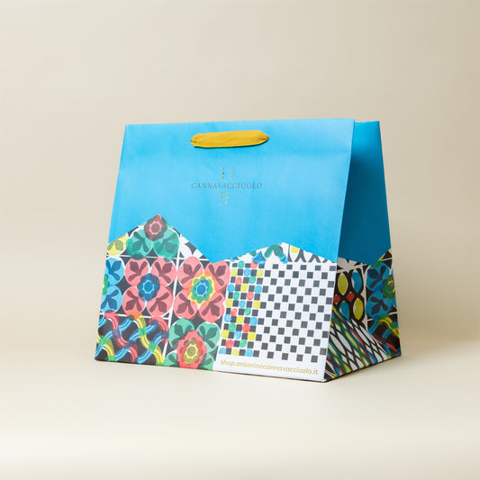 Borsa regalo grande Cannavacciuolo in carta azzurra decorata