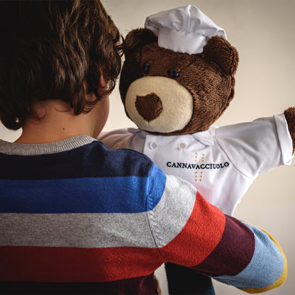 Bambino che gioca con il peluche Tony Bear