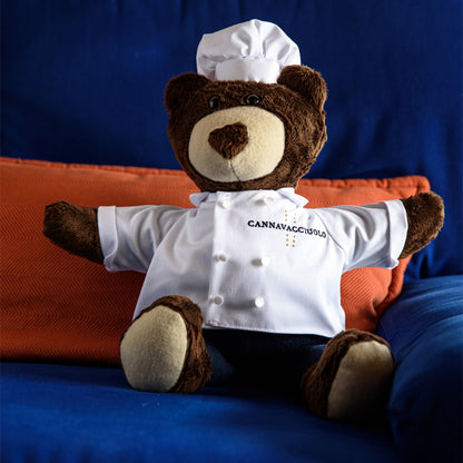 Peluche Tony Bear seduto su una poltrona blu