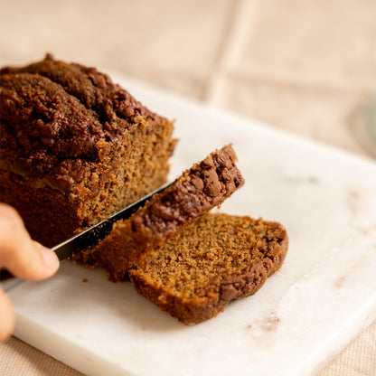 Plumcake al caffè e gianduia tagliato a fette
