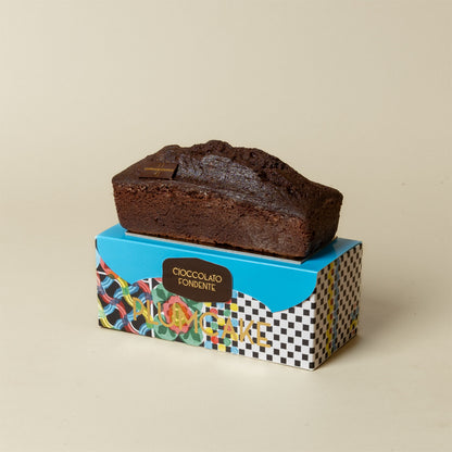 Plumcake al cioccolato fondente sulla sua confezione