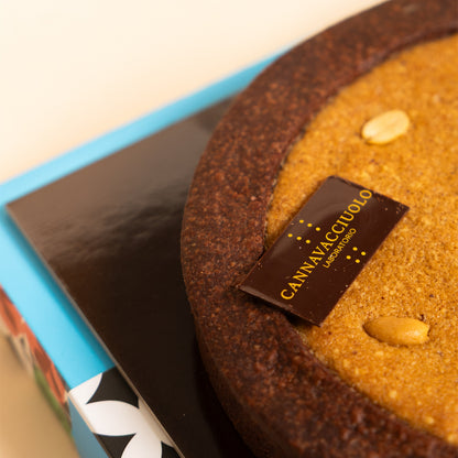 Torta arachidi e caramello salato con placchetta di cioccolato Cannavacciuolo