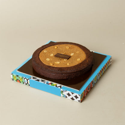 Torta arachidi, caramello salato e cioccolato nella confezione Cannavacciuolo