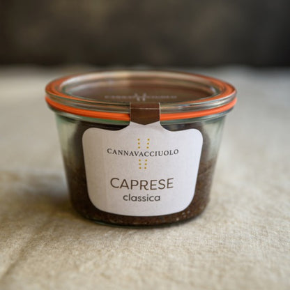 Vaso di vetro della torta caprese classica Cannavacciuolo